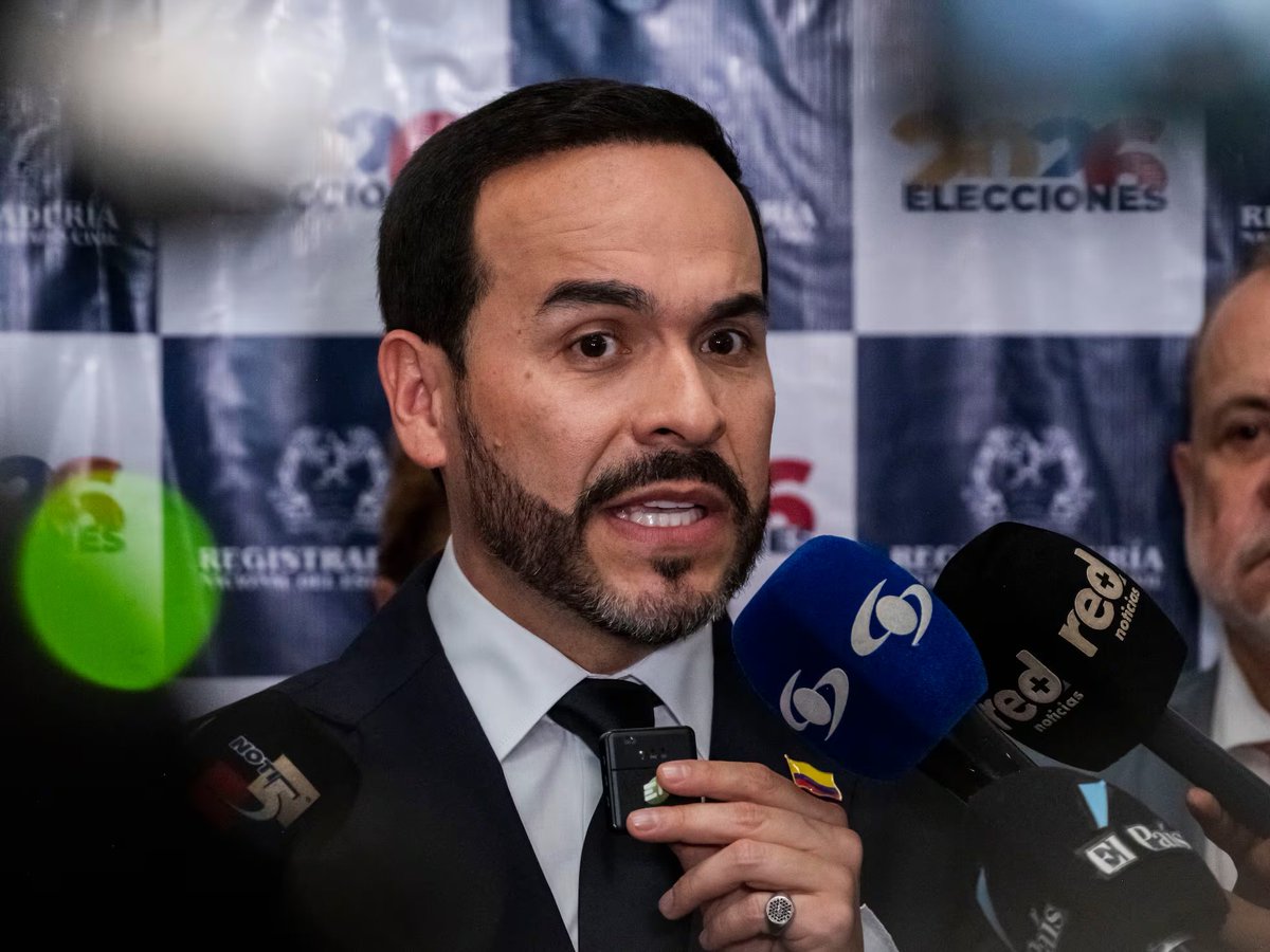 JoseRLarrarteG's tweet photo. 🔴#ATENTOS🔴

Abelardo de la Espriella (@DELAESPRIELLAE) es el nuevo Presidente de Colombia 🇨🇴 https://t.co/OF7Il36ywq