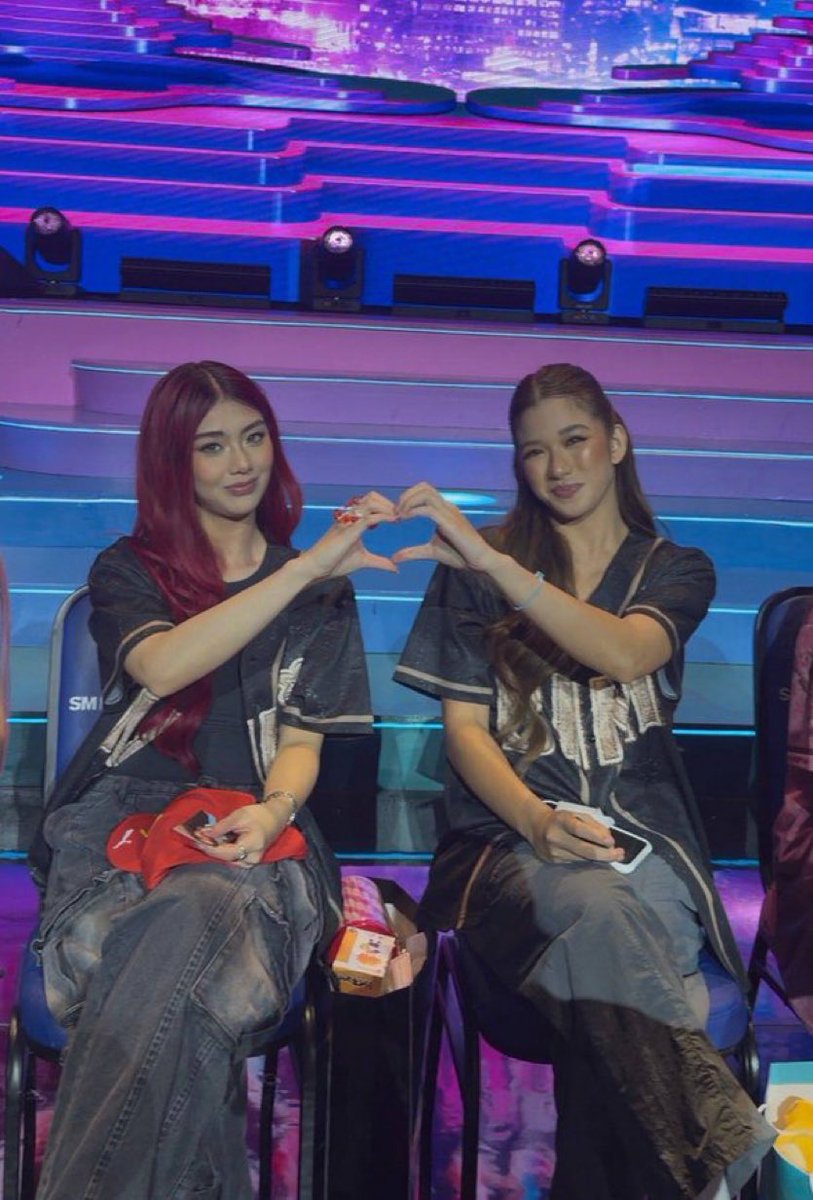 candeeydnac's tweet photo. Ok ok! So nakadalawang heart pala kagabi! Panalong panalo tayo! Hahaha wala na mag rereklamo ha? Hahaha. 

#BINI #BINI_SIGNALS_MOA_MANILAD2 
#BINI_SIGNALS_WORLDTOUR2026
#mikhaiah https://t.co/Ozniiu6khC