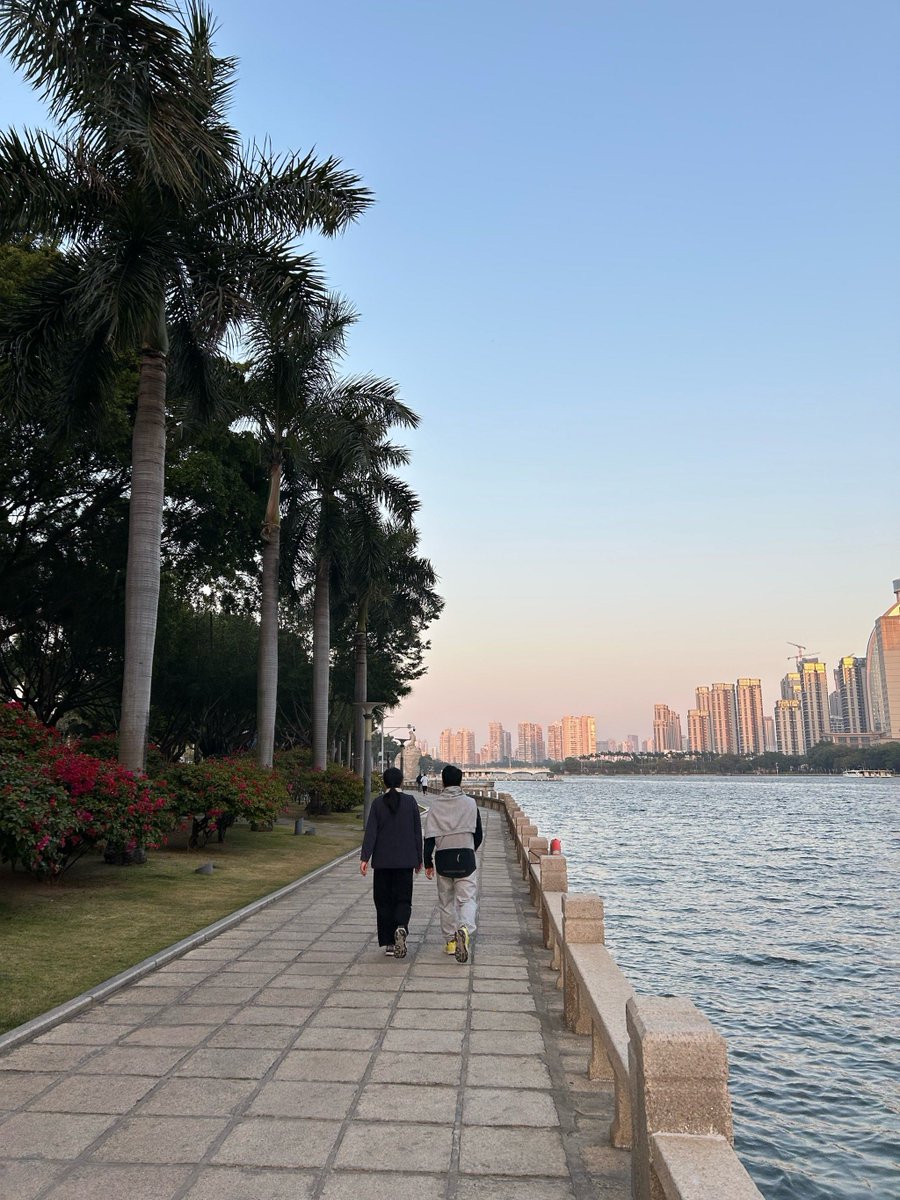 dqkvi2's tweet photo. Just wrapped up a morning walk along the riverside, fresh air and warm sunlight made this small trip perfect! https://t.co/scvRBvMjJe