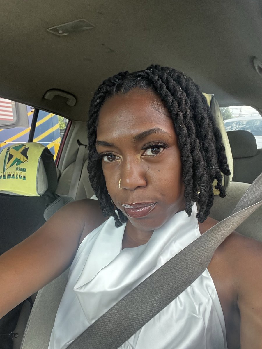 Stephness23's tweet photo. Headed to the Biggest all white party of the year . Too bad my cycle 🩸 started and too bad it started raining 🌧️ lmfao☺️🥲🫠

#resurrectiononthegreen #allwhiteparty https://t.co/0YN6QLaPvt
