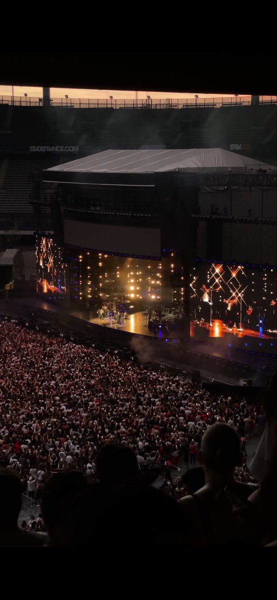 Ly_Rine's tweet photo. Si ça c’est une limited view, regarde a quoi ressemble une carré or à plus de 200e (la photo est en zoom), en fait je trouve le prix est abusé pour la vue, on voyait pas sa tête mais un point au loin, on avait carrément du mal à le distinguer des danseurs https://t.co/mlL0yCbeSs