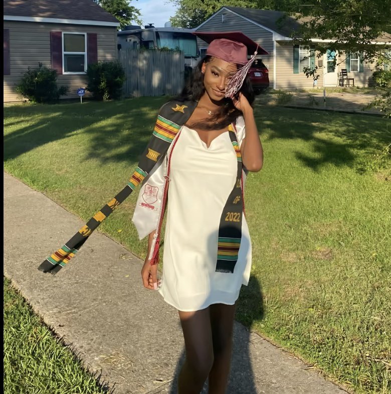 trinityhqbase's tweet photo. Trinity’s grad photos have resurfaced and gone viral!!! https://t.co/xijYvbcwbM