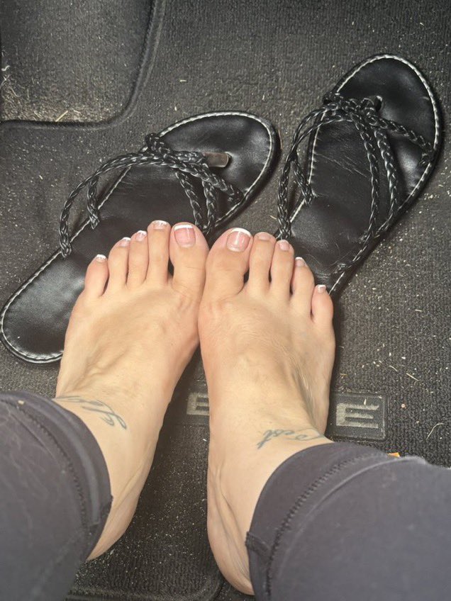 GHOSTfacePROMOS's tweet photo. @milkykatxx HAS some very naughty soles 😈🥵definitely a must check out if your craving pretty soles and toes🫶🦶;)she’ll fill all your needs with her perfect feet #feet #footfetısh #soles https://t.co/P3Y4OKPkRx