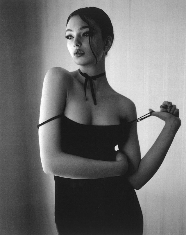 TheCinesthetic's tweet photo. Deva Cassel photographed by Nicholas Fols 📸 https://t.co/NqlDDZkrNT