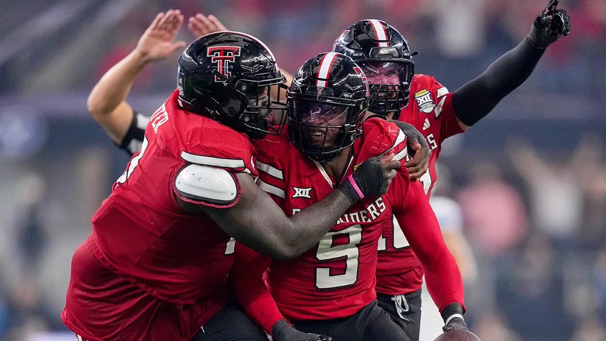 ezarian_fields's tweet photo. After an amazing day at @TexasTechFB I am blessed to receive an offer from @TexasTechFB 
Thank you to the man above🙌🏾

@MickensJay @TheProtectUCrew @chasek_52 @JayArnoldTX
@coachgcross 
@ShaunWynn10 
@vypehouston @NSNationFB @RecruitEastside @PrepRedzone @Rivals @247Sports
@on3 https://t.co/5pLTuyG3qU