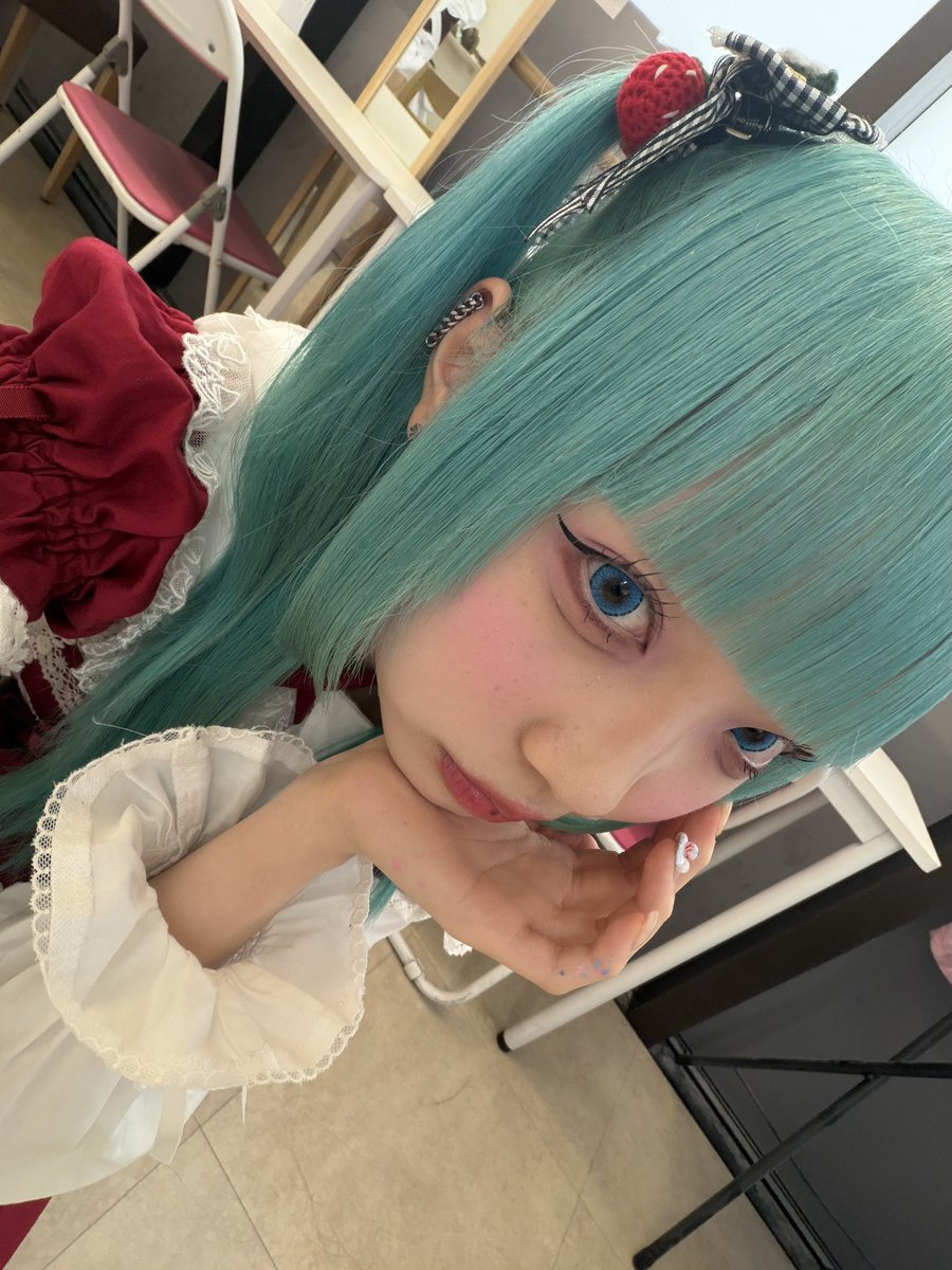 maid_neri's tweet photo. 派手髪ロリィタはいいぞ https://t.co/W1eu4kR2zZ