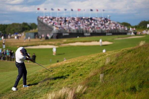 JonathanYarwood's tweet photo. The crowd openly against Clark is simply not OK. Golf is a bastion of FairPlay and sportsmanship and this should be upheld by people lucky enough to watch these skilled athletes at work. I think our world of social media where everyone’s opinion counts and everyone’s judgement can be swayed isn’t helpful. Then acting it out in reality, even worse. He’s potentially a double US Open champ for goodness sake. Pretty worthy of respect I’d say. @GolfDigest @GolfMonthly @GOLF_com