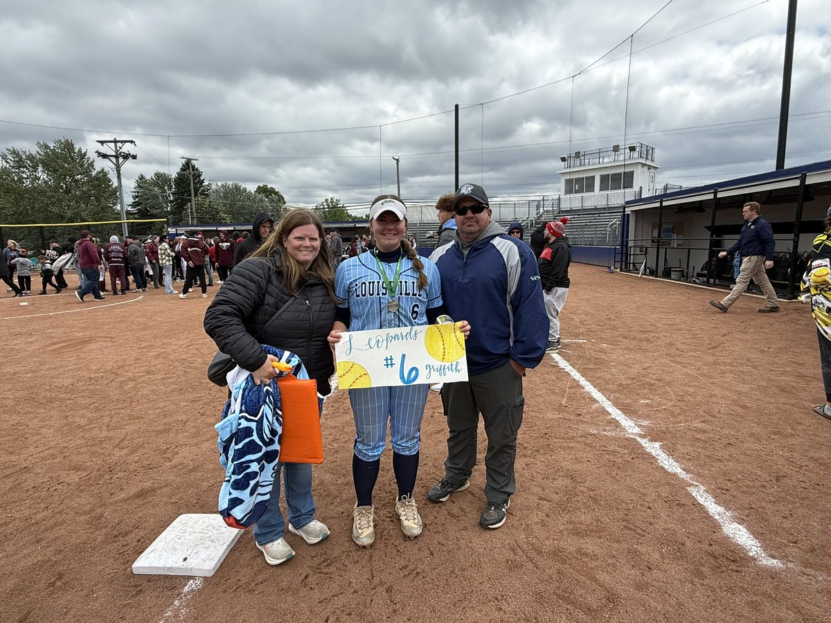 GriffithBailee6's tweet photo. Happy Father’s day to the man who has been with me through everything! Thank you so much for all the support and love you have give me throughout my years of life! I love you dad! 💝

@OH_Storm16uPrem 
@LadyLepSoftball https://t.co/RnMg3YWAXf
