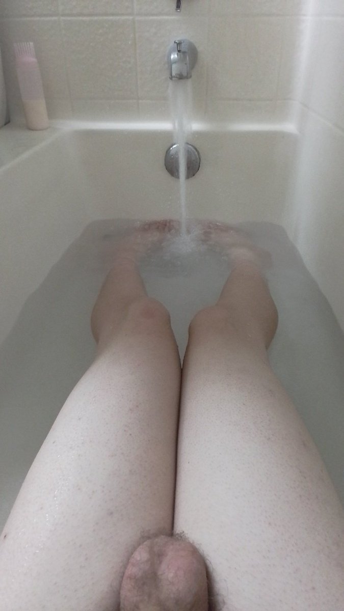 VentCali's tweet photo. Bath time #nsfwtwt https://t.co/UdnRMNIcZA