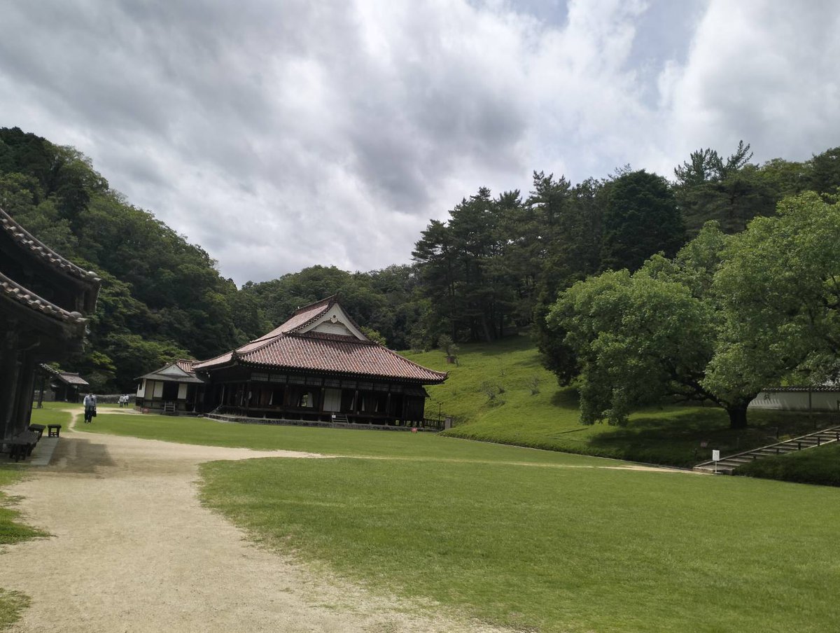 kmghiscul's tweet photo. 旧閑谷学校論語講座。少年大鳥慶太郎（圭介）も学んだ国宝の講堂にて香山真一所長が論語の講義を行って下さいました。6/21講義中も大鳥さんの戊辰戦争を「義を見て為さざるは勇なきなり」と。大鳥圭介の生き方の土台に「過ちては則ち改むるに憚ること勿れ」など論語を伺わせることが多いです https://t.co/5NT63o6HwW