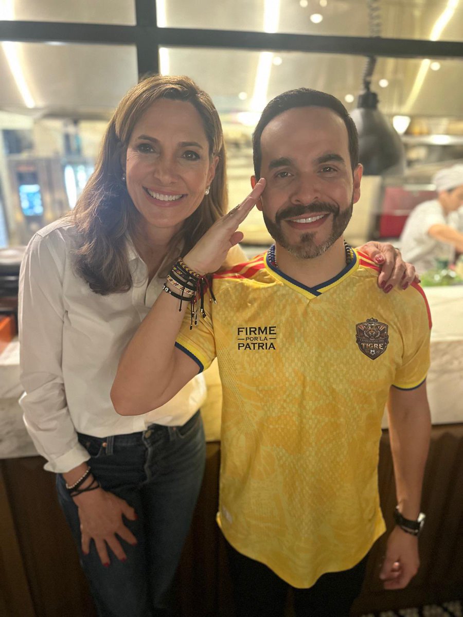 eduardomenoni's tweet photo. La congresista estadounidense María Elvira Salazar junto al presidente electo de Colombia Abelardo de la Espriella. 🇨🇴🇺🇸 El apoyo del presidente Trump al Tigre Abelardo fue fundamental para su victoria. https://t.co/LQaka3cQtI
