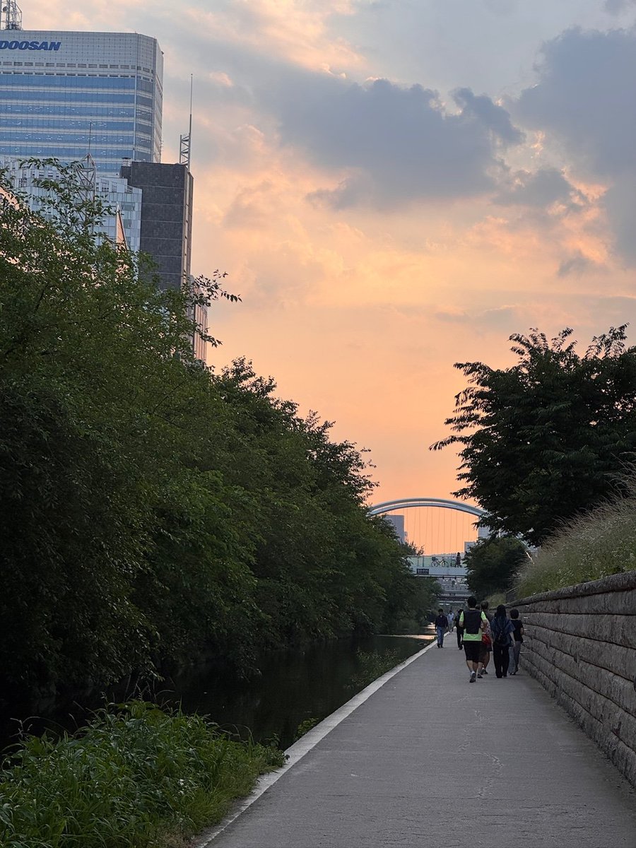 buddhamsta's tweet photo. 사랑하자 https://t.co/qPRxy6TUsl