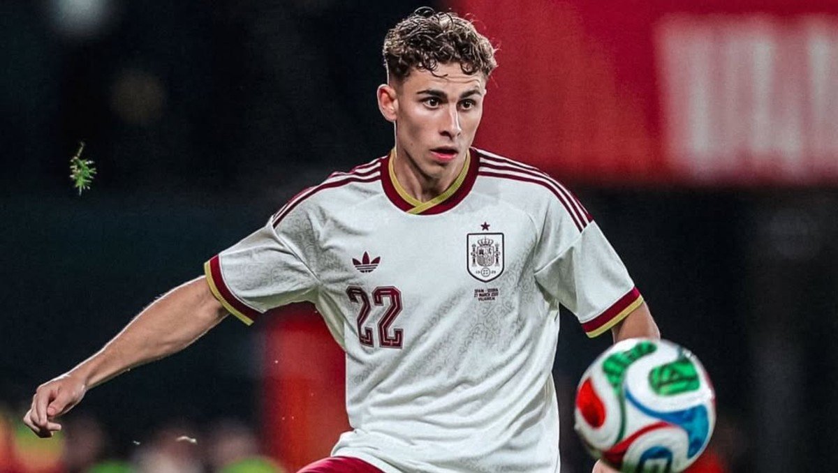 BarcaUniversal's tweet photo. 🚨 Fermín López is the second-most valuable footballer in the world not playing at the World Cup.

Transfermarkt values the Barça midfielder at €100m, with only Khvicha Kvaratskhelia ahead of him among players missing the tournament. https://t.co/EH9u4FJb3s
