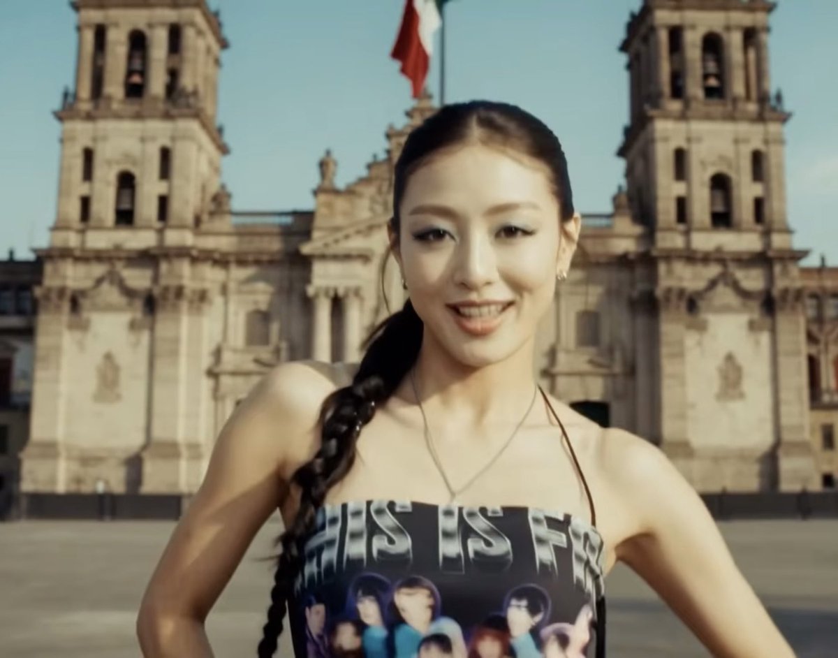 tzulovelyy's tweet photo. Jihyo in front of the Mexico flag I KNOW THATS RIGHT https://t.co/VaJ0bry2i4