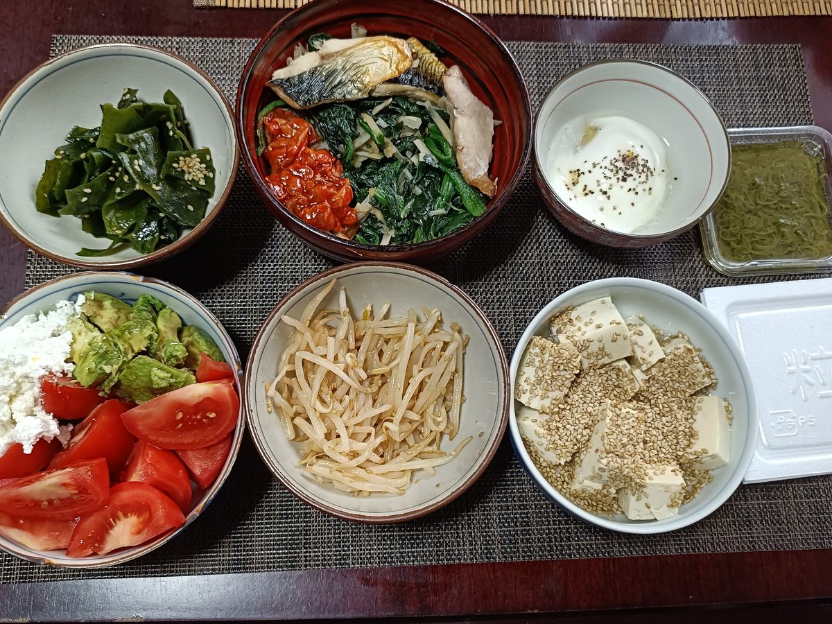 nagasisoumen22's tweet photo. 今日の朝ごはんはこんな感じでした。

トマトはアボカド＆カッテージチーズと合わせてオリーブオイルで頂きます。
もやし・ごぼう・ほうれん草も美味しい。
動物性たんぱく質＆良質な脂質源で鯖も合わせて◎

主食のオリーブパンとよもぎ塩パンうまし

#西友code831 
#待ってろ西友 
#カゴメC2機関 https://t.co/Ko3qtQQYS6