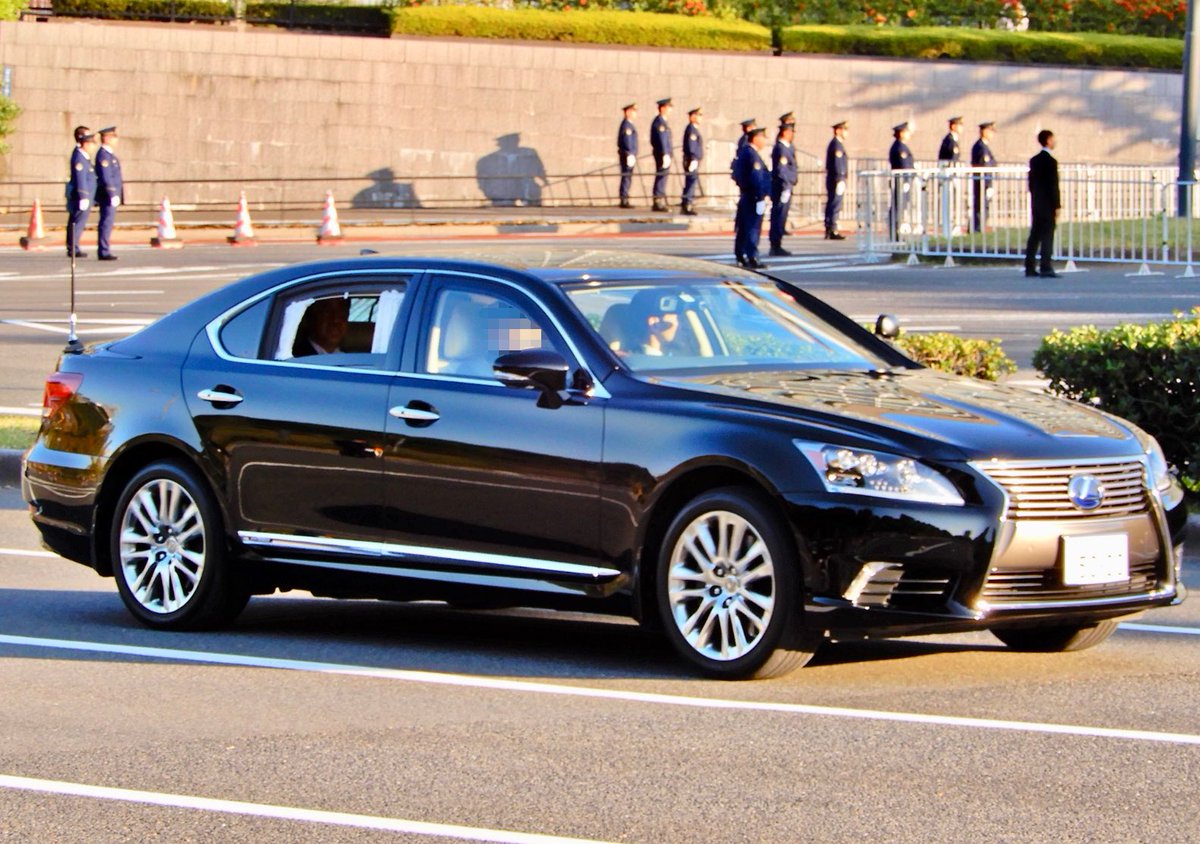 kurumakun_911's tweet photo. 高市さんのセンチュリーがSUVタイプになったらしいので、歴代の首相専用車を
彼女はスープラ愛好家なのでそのうちしれっとGRMN仕様になったりしないかな…？
それにしてもまさか総理大臣がSUVに乗る時代が来るとは
そのうちビーストとかもSUVになるのかな https://t.co/YuBMNDYKNU