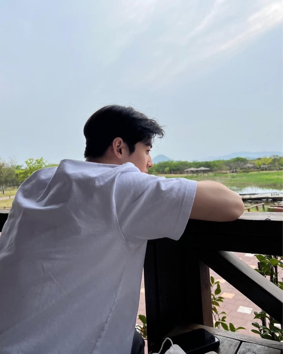 nocthaner's tweet photo. ㅤ️️
[ 📍 Griya Angin Sejuk ]
Senin lagi, Senin lagi. Tiga hari di Bandung kayak kurang. But here i am.
ㅤ️️ https://t.co/TL8kTf0Jx1