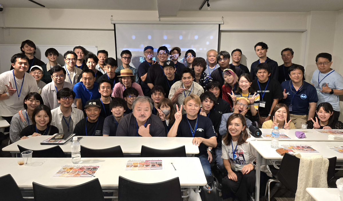 runrunmen_san's tweet photo. 学びのある飲みほど楽しいものはない

皆、個性があって
ちゃんと自分あって
協調性も⭕️
とても居心地の良い場所

麺会発足二年
今回は第十回✨
私は会に入ってから一年
ご指名頂き
今年から幹事に🙇‍♀️
藤野さん、まみさん大感謝✨🤲✨

麺会メンバー最高です！
いつも本当にありがとうございます🙇‍♀️🙏 https://t.co/VFcJtmSuAa