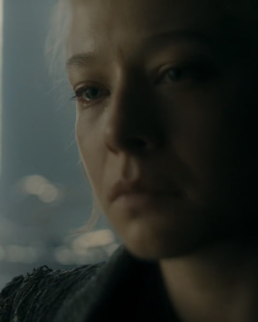 foxcentalt's tweet photo. Hotd no matter the scale of battle still paralleling rhaenyra and alicent through their sons. No matter if its declaring their authority or moving a chess piece, the result is the same. Inescapable chains placed onto them yet again. Oh I need every man to burn https://t.co/5Y5f8DwBeE