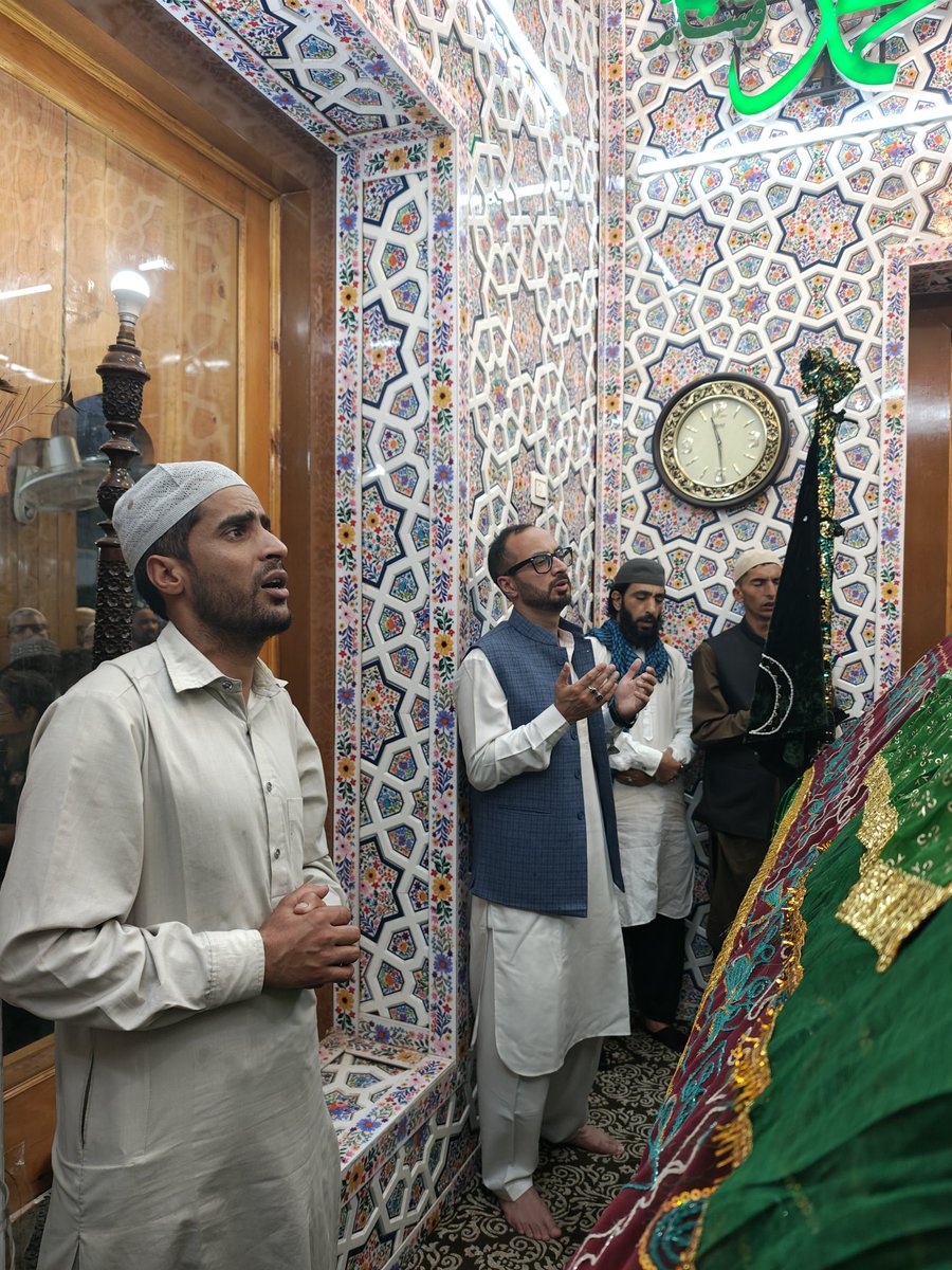 natnoosarshad's tweet photo. Paid obeisance at the Ziyarat Sharief of Hazrat Shah Farid-ud-Din Bagdadi (RA) during the annual Urs in Kishtwar. 
Prayed for lasting peace, harmony and prosperity in Jammu &amp; Kashmir, especially the Chenab region. May the saint's blessings guide us toward unity and progress. https://t.co/fFT0PoQKta