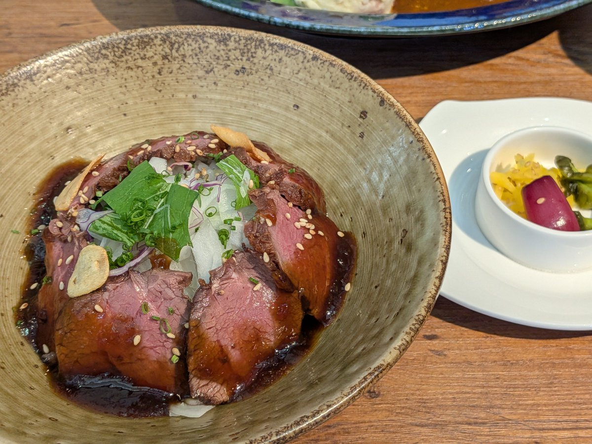 RituHoliday's tweet photo. 峯岸さんの肉食いに来た https://t.co/PqFsVqWKTu