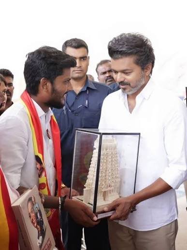 snasasikumar's tweet photo. @RameshOffcl அவர்களே, அறநிலையத்துறைக்கு வரும் நிதி பக்தர்களின் காணிக்கை. அத்தியாவசிய வசதிகளை மேம்படுத்திய பின், மீதமுள்ள நிதியை கல்வி நிறுவனங்கள், மாணவர் உதவித்தொகைகள், திறன் மேம்பாட்டு மையங்கள் உருவாக்க பயன்படுத்துங்கள். இது சமூகத்திற்கு நீண்டகால முதலீடாக இருக்கும். #TNHRCE https://t.co/3UqAHsmsmB
