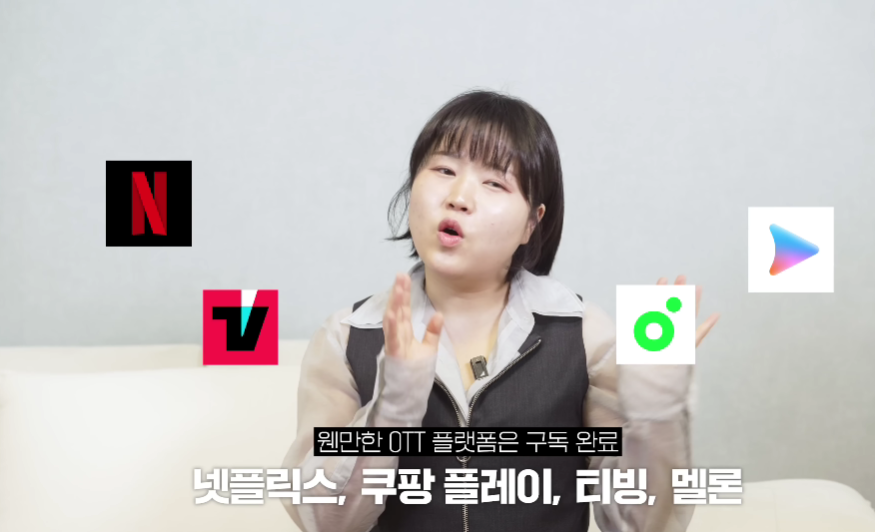 lalala13580351's tweet photo. 2026 역대급 신용카드 총정리, 
이 카드 안 쓰면 평생 후회합니다 

신용카드는 무조건 나쁘다

이 말도 반은 맞고 반은 틀린 듯함

돈 관리 안 되는 사람이 쓰면 독인데
이미 매달 나가는 고정비가 있는 사람한테는
같은 돈 쓰고 혜택을 회수하는 장치가 될 수 있음

김���부님도 처음 6개월은 체크카드만 썼다고 함

돈 모으는 습관
가계부 쓰는 습관
할부 안 쓰는 습관

이게 잡히기 전에는 신용카드가 오히려 위험하니까

근데 매달 나가는 고정비가 이미 있다면 얘기가 달라짐

관리비
전기요금
가스요금
통신비
구독료
주유비
렌탈료

이건 어차피 나가는 돈임

이걸 그냥 긁느냐
혜택 맞는 카드로 긁느냐에 따라
1년 뒤 차이가 커질 수 있음

첫 번째는 구독료 많이 나가는 사람

넷플릭스
티빙
쿠팡플레이
멜론
네이버 멤버십
쿠팡 멤버십

이런 거 합쳐서 매달 2만원 이상 쓰면
구독 할인 카드는 볼 만함

영상에서 나온 건 롯데 로카 라이킷 플레이 카드였음

구독 서비스 60% 할인
월 할인 한도 13000원
전월 실적 40만원 기준

한 달 13000원이면 작아 보여도
1년이면 15만원 넘음

두 번째는 공과금이랑 관리비 나가는 사람

관리비 안 낼 수도 없고
전기요금 가스요금 안 낼 수도 없음

영상에서는 롯데 로카 365를 말했는데
관리비 5000원
공과금 5000원

이런 식으로 각각 할인되는 구조라고 함

자동이체 걸어두고 1년만 챙겨도
최대 12만원 정도 차이가 날 수 있음

세 번째는 차 있는 사람

기름값은 진짜 체감이 큼

영상에서 나온 건 신한 딥오일 카드였음

자주 가는 정유사 하나를 선택하면
주유 금액의 10% 할인

대부분 주유 카드는 리터당 얼마 할인인데
이건 결제 금액 기준이라 기름값이 비쌀수록 체감이 더 클 수 있음

네 번째는 통신비랑 렌탈료 많은 집

휴대폰
인터넷
TV
정수기
공기청정기
비데

이런 거 매달 나가는 집 많음

영상에서는 하나 아정당 카드를 말했는데
통신비랑 렌탈료를 한 장으로 묶어서 할인받는 ���조라고 함

전월 실적 30만원 기준으로
매달 15000원 할인 가능하다고 소개됐음

근데 진짜 중요한 건 이거임

혜택 받으려고 쓰면 망함

원래 나가던 돈 안에서
고정비만 묶어야 의미 있음

할부 쓰고
실적 채우려고 더 사고
혜택 받겠다고 소비 늘리면

그건 절약이 아니라 카드사한테 지는 게임임

개인적으로 신용카드는
돈 관리 습관 잡힌 사람한테만 추천할 수 있을 듯함

가계부 안 쓰고
이번 달 얼마 썼는지 모르고
카드값 선결제도 안 하는 사람은

혜택 좋은 카드보다 체크카드가 먼저임

근데 매달 나가는 고정비가 명확하다면
카드는 잘 고르는 것만으로도 1년에 몇십만원은 아낄 수 있음

카드 혜택은 자주 바뀌니까
발급 전에는 전월 실적
할인 한도
연회비
실적 제외 항목
자동이체 인정 여부

이건 꼭 확인해야 함

신용카드는 돈 버는 수단은 아닌데
새는 돈 막는 수단은 될 수 있음

출처 김짠부