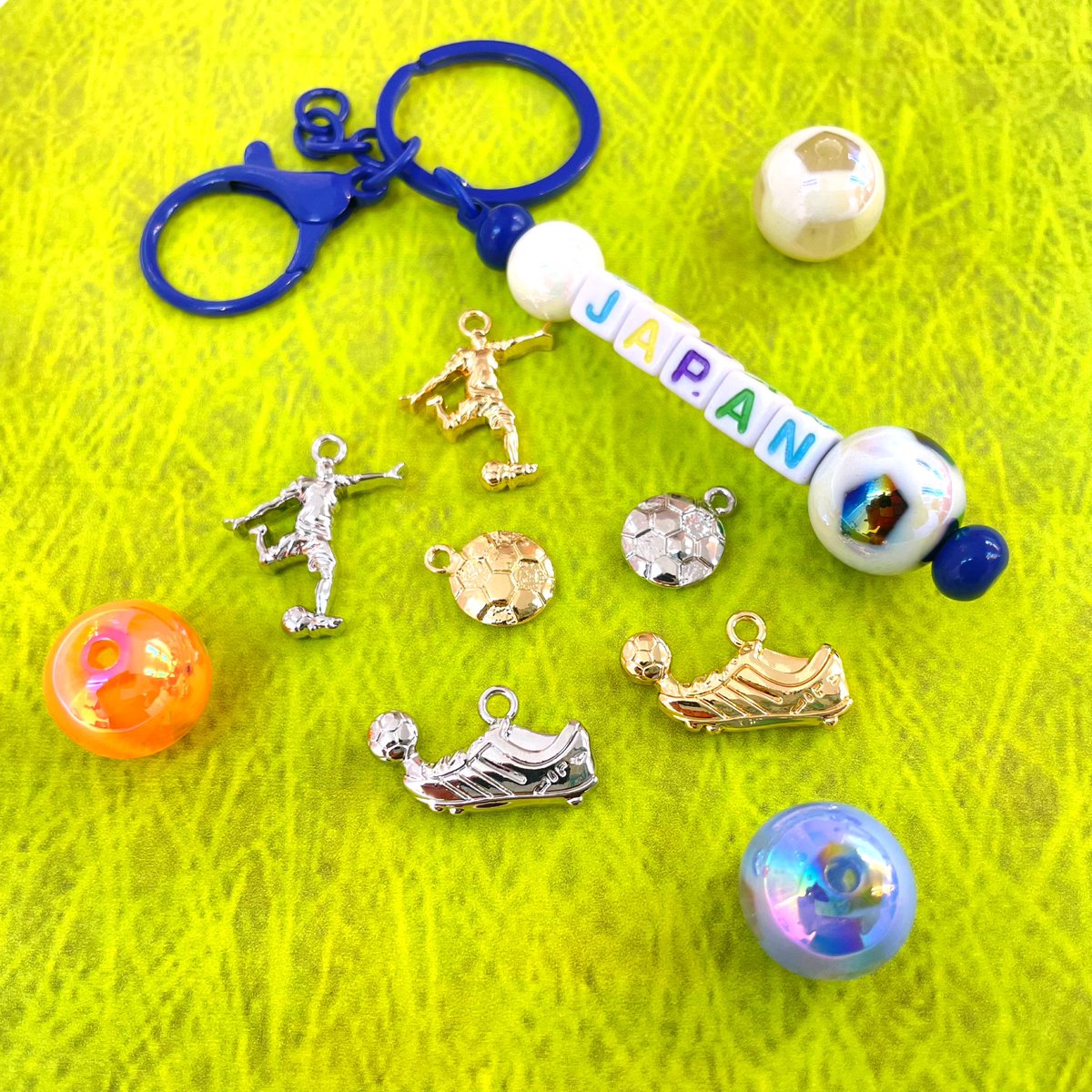 BeadsParts's tweet photo. こんにちは☁️
浅草橋ではサッカーモチーフのパーツを
取り揃えております✨✨⚽️
試合や推しの選手などの
キーホルダーにいかがでしょうか💖 https://t.co/KOxaOoCkGG