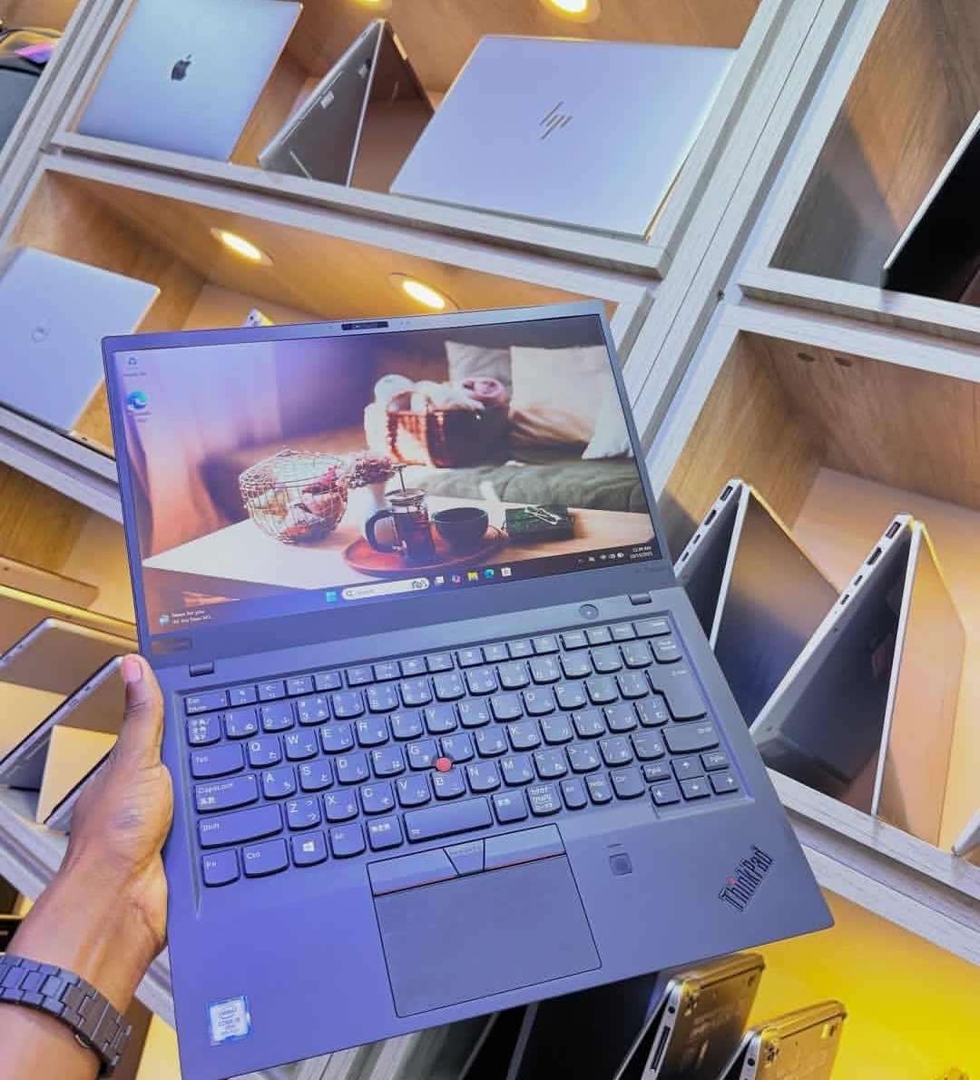 EddieMutisya's tweet photo. 🌅 Good Morning, Kenya! 🇰🇪

Quick question:

If someone gave you KSh 50,000 right now to buy a laptop, which brand would you choose?

💻 HP 💻 Lenovo 💻 Dell 💻 MacBook

Tell us why in the comments 👇

@B_techComputers 📍 Nairobi 📞 0711686637 https://t.co/RiHjIVX08F