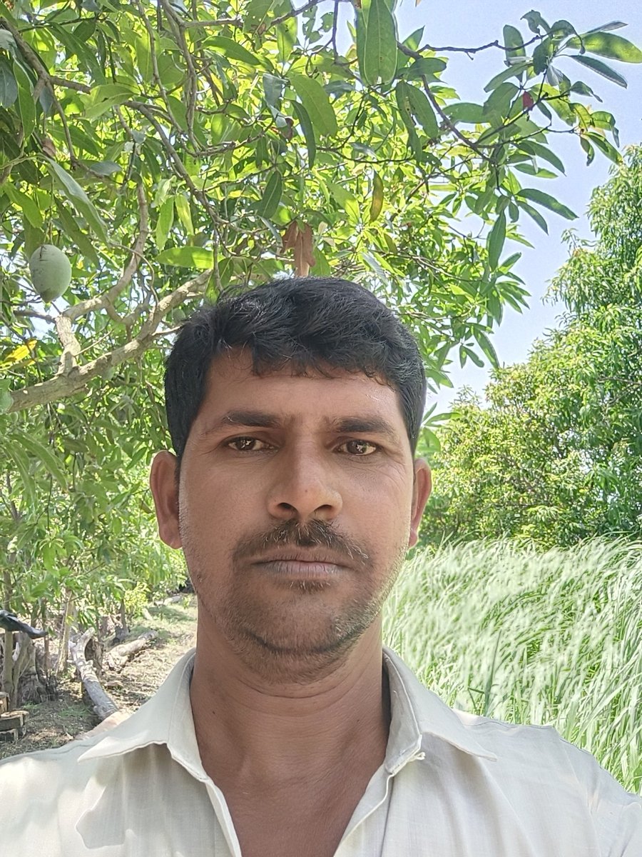 badri_dk's tweet photo. मित्रों साल भर बाद 2 सप्ताह पहले ट्विटर पर अकाउंट एक्टिव किया है 
फालोअर तो बहुत है लेकिन एक्टिव फॉलोअरों की भारी कभी हो गई है,,
क्योंकि हमारे राहुल जी की बुरी हार के बाद हम अंडरग्राउंड हो गए थे किसी को मुंह दिखाने लायक नहीं रहे थे 
इसलिए आप सभी से निवेदन है की फालो कर के कमेंट में अपनी आईडी दे 
मैं आपको अवश्य फॉलो करुंगा 
राहुल गांधी की कसम खाता हूं 
जो भी ट्विटर पर एक्टिव हैं 
वह मुझे जरूर फॉलो करें,,,
फॉलो बैक के लिए कमेंट में ID जरूर दें

जय हिन्द जय भारत 🇮🇳