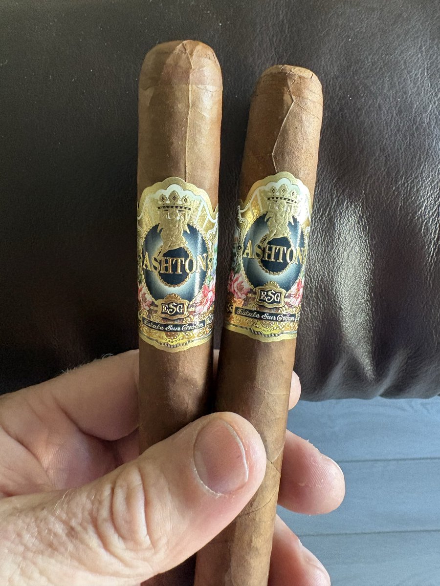Cigars204's tweet photo. Wonderful way to spend some quality time with my Dad on Fathers Day.   My first experience with the @Ashtoncigar  ESG.   What a smoke!   Thanks for the recommendation @Anthony_Mazzola.  

@HoltsCigar 

#cigar
#DadLife
#FathersDay https://t.co/7XSYTsm8qh