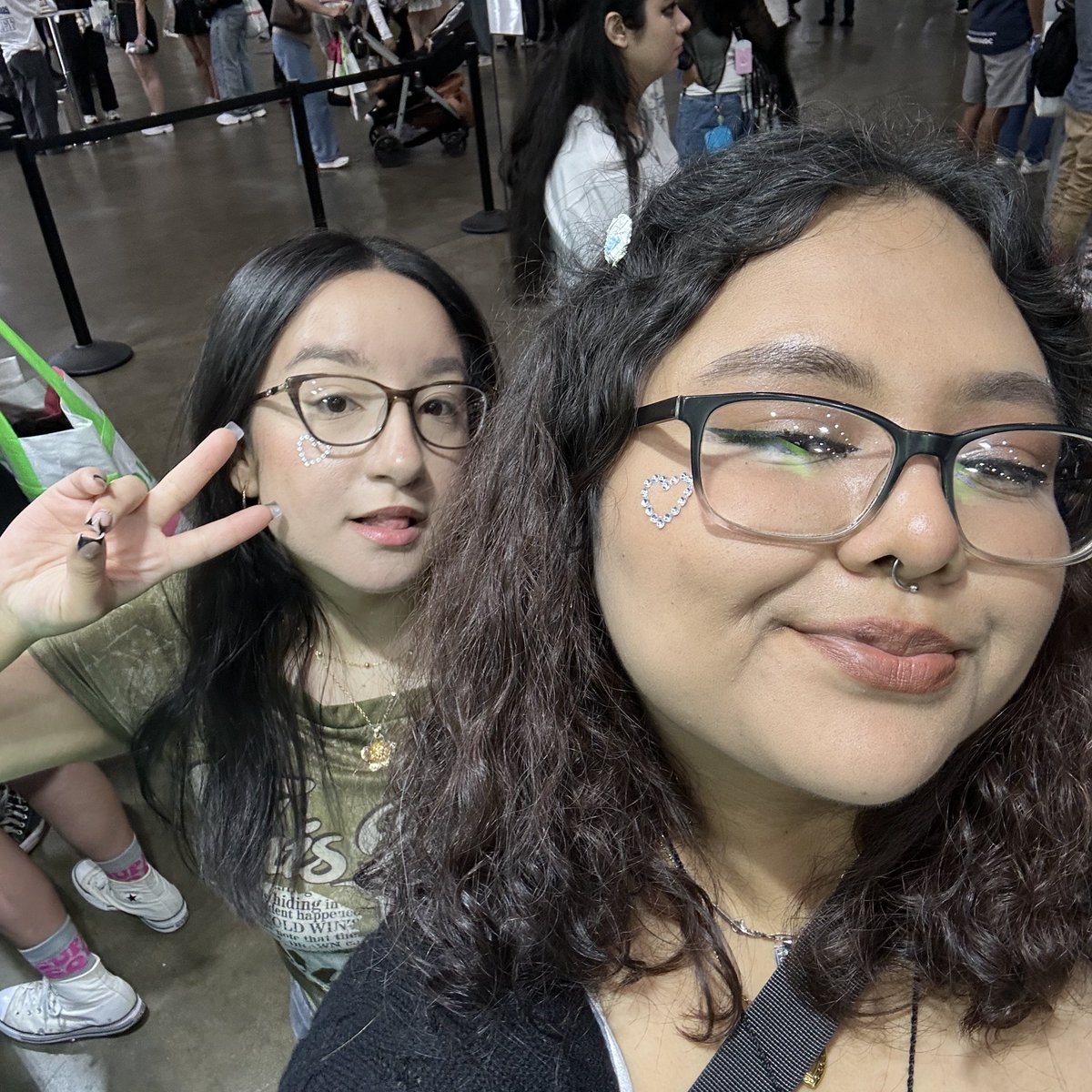 loserbots's tweet photo. to the first ever onedoor i wanted to become friends with, HAPPY BIRTHDAY MY VEEBEE!!! 🩵🩵🥰🥰🎊🥳

#23BeezOne
#OurHoneyVee
#VforVeeBee 
#TOP23withVeeBee
#SonderBee
#Adios22
#TotheWoodsWithVee
#TheAmazingVee
#LifeOfThePartyVee
#LetterToMy22YearsOfLife https://t.co/gLZrE6vHaO