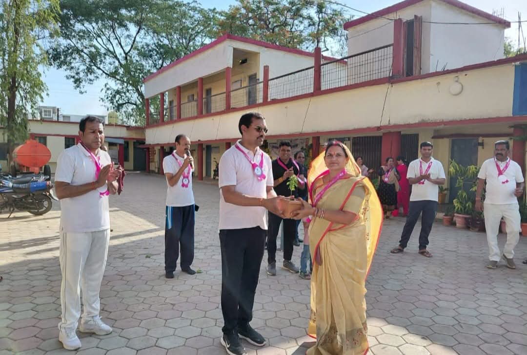 prochhindwara's tweet photo. अंतर्राष्ट्रीय योग दिवस पर विकासखंड चौरई के कन्या शाला विद्यालय में हुआ सफल आयोजन

#YogaForHealthyAgeing #InternationalDayOfYoga #Yoga365 #WorldRecordAttempt #HarGharYoga 
#procwa #छिन्दवाड़ा
#JansamparkMP 

Read More : https://t.co/D8tcdWwnlN https://t.co/JToQ9nVIdZ