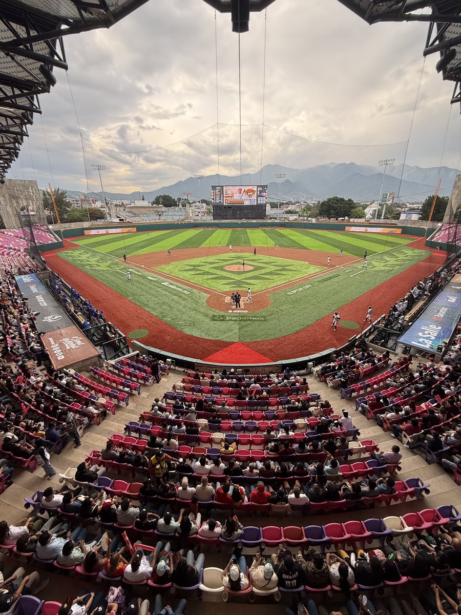 spindolajorge's tweet photo. Estadio @estadioyuva casa de los @GuerrerosOax festejando a padres. Feliz día del padre #2026 https://t.co/gL5zYa4Qyq