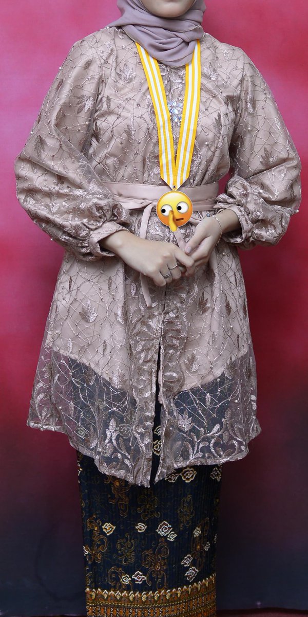 rriskaas's tweet photo. #WTS PRELOVED #KEBAYA WISUDA 🤎✨

Kebaya warna mocca/champagne dengan detail bordir dan payet yang cantik. Baru dipakai 1x saat wisuda, kondisi masih like new dan terawat banget.

💰 Harga: 250K (nego)
📏 Size: L
📍 Lokasi: Bogor

Boleh nego tipis. DM untuk foto/video detail yaa https://t.co/N8Ccl9S8yA