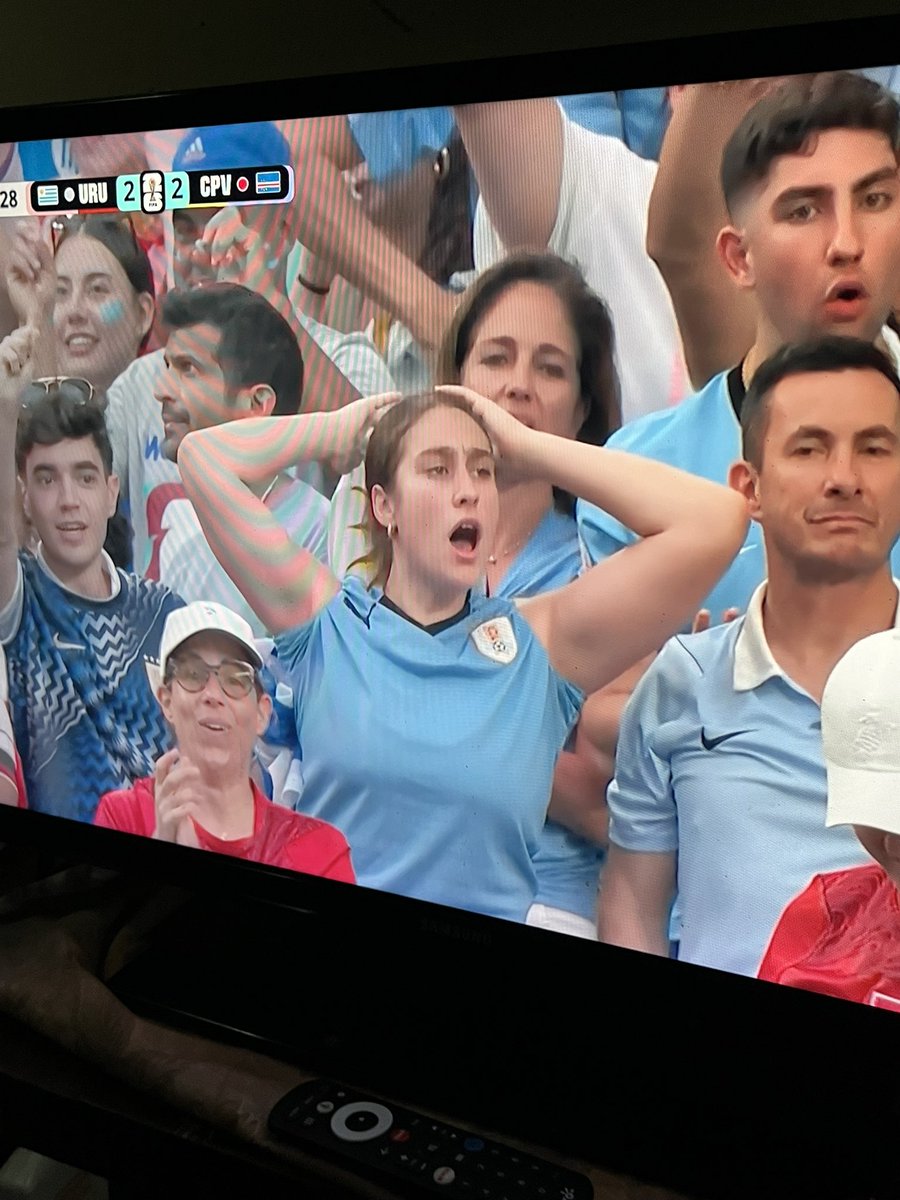 JestudA's tweet photo. Malaya esos gainsss 
#uruguay vs #caboverde #fifaworldcup https://t.co/IlNgwh9BHG