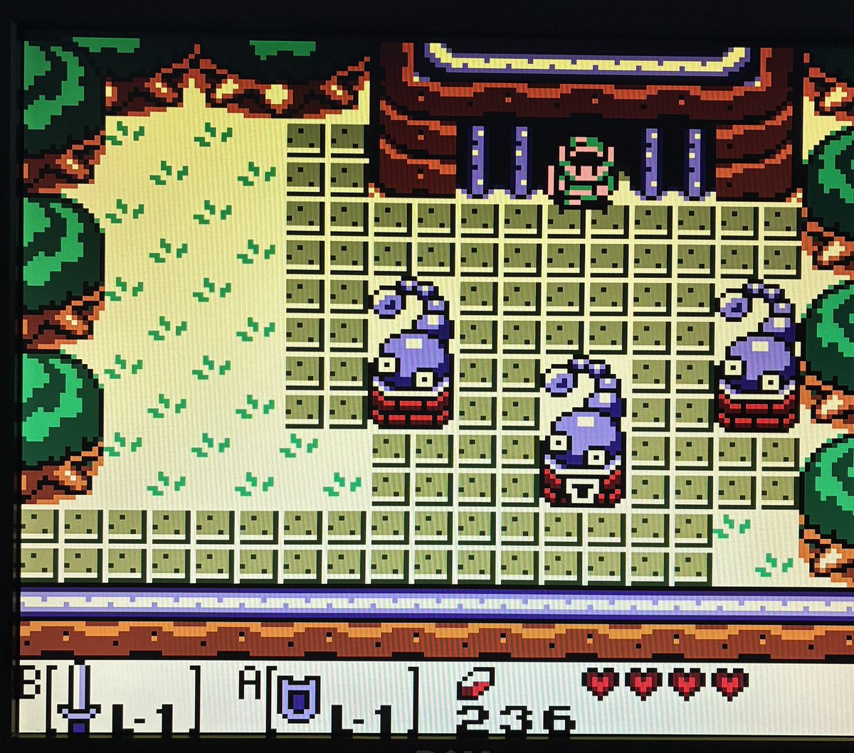 keipi_136's tweet photo. #ゲームボーイ
#任天堂
#レトロゲーム
#互換機

GBC ゼルダの伝説 夢をみる島DX

始めました😋

GBとは思えないクオリティです…
とにかく手軽で遊びやすいゲーム設計。
それでいて簡単では無く歯応えのある難易度で非常に面白いです！ https://t.co/pbHbQWgIha