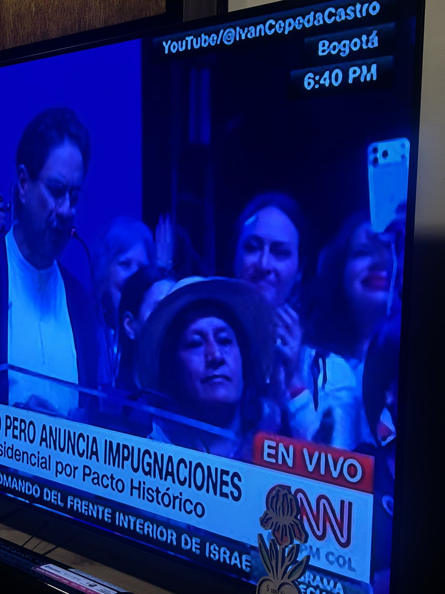 orzamp's tweet photo. La cara de Lalis es mi gozo. Quedó mamando como el ternero. https://t.co/1XjUSTbu5C