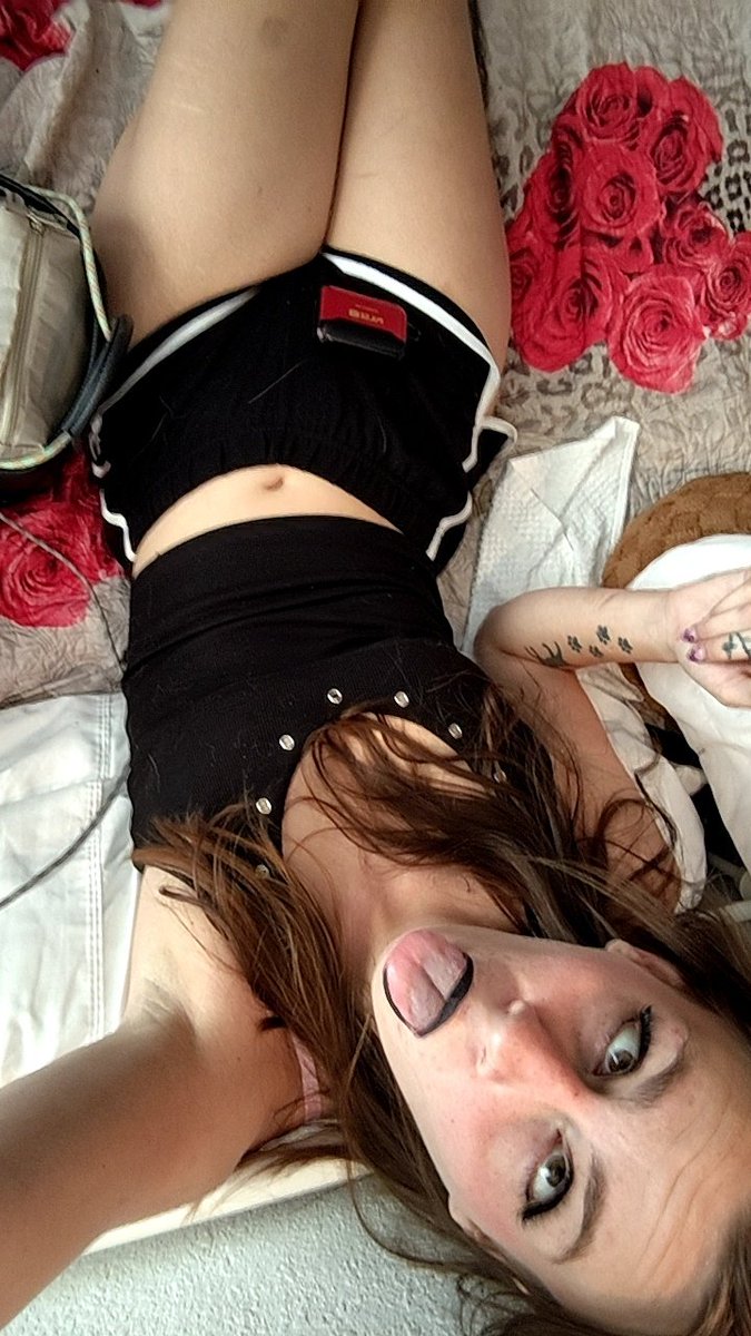 Lilly_Jade420's tweet photo. Stick your cock down my throat https://t.co/zyrpwqGLT8