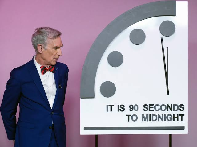 RaketeSwei's tweet photo. @GambitoAlter sonic fans have this cycle of loving a game then hating on it before praising a sonic game that was hated

theres this doomsday clock thing where when it reaches midnight sonic fans will start unironically praising sonic spinball as the best sonic game to grace this earth https://t.co/9hUONJ10eK