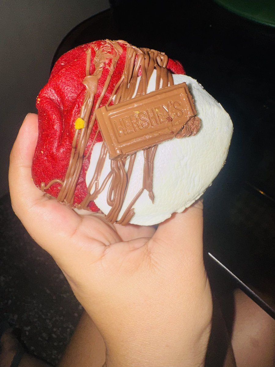 mmcao8's tweet photo. Hoy me comí la galleta más cara de mi vida 
Pero deli https://t.co/kSDtCvUIUw