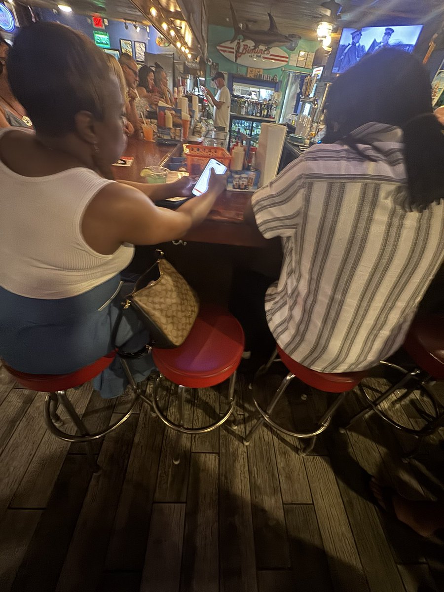 3Patterson5604's tweet photo. who does this shit at a packed bar ur purse dosent need a seat ma’am #fatigue https://t.co/sm7hSONiHI