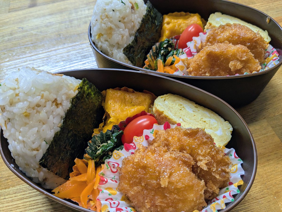 uniikashako's tweet photo. 今日のお弁当🍱
🔶だし巻きたまご🥚🎃
🔶甘からチキン🍅🥕
🔶小松菜胡麻和え🥬
🔶おにぎり🍙

#いってらっしゃい
#お弁当 https://t.co/ydJR1lC2Pw