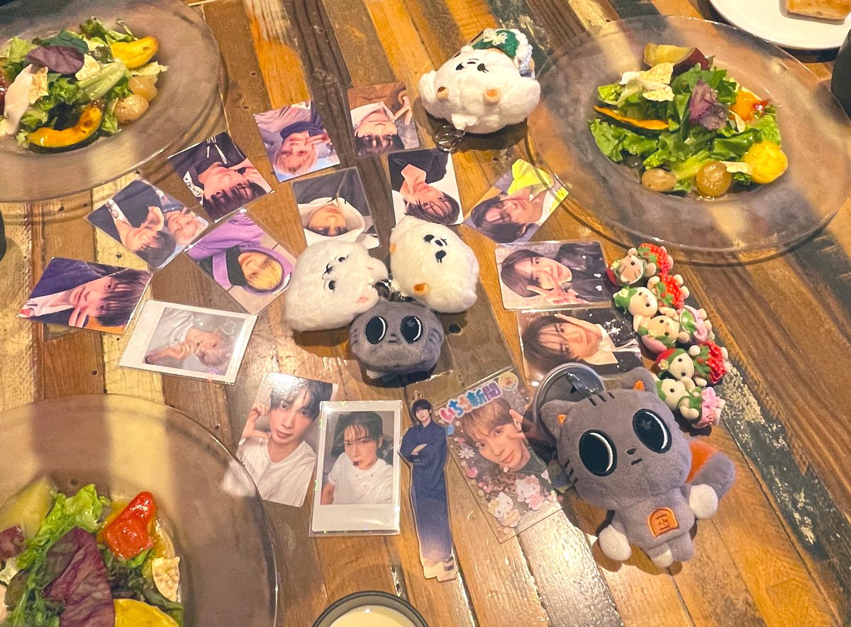_yunoopy_'s tweet photo. みんなでMOACONふりかえり🧡
はるちゃんきてぃちゃんから他グルの話を聞くのも毎回たのしいありがとー😊
私はしばらく現場ないけど受験生のサポートしながらのんびり推し愛でます
今度はみわちゃんもゆっくりご飯行こうね~ https://t.co/wUe2kbH8aK