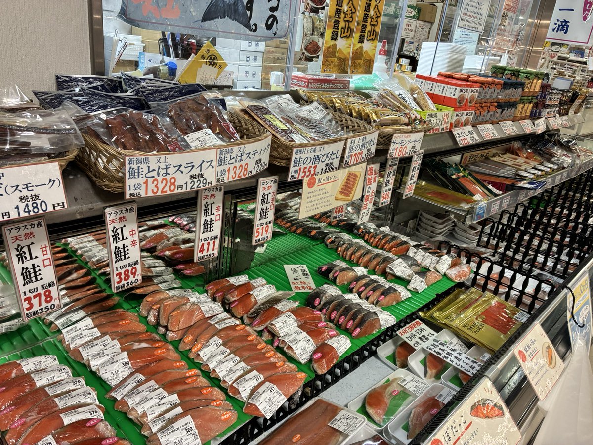 充実した 吉池鮭売り場⁉️ アスタキサンチン たっぷり 鮭 鮭 鮭・・・