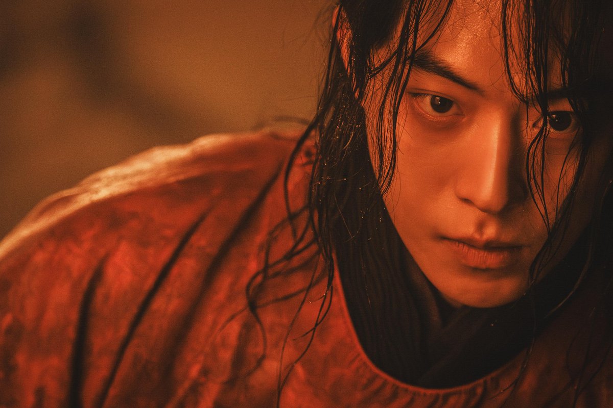 NetflixKR's tweet photo. 귀의 세계를 넘나드는 구천, 귀신의 소리를 듣는 생강, 심연 속 귀신을 쫓는 왕. 

피로 얼룩진 동궁의 저주, 미스터리한 귀의 세계를 통해 드러나는 궁의 비밀. 넷플릭스 시리즈 <동궁>, 7월 17일 오직 넷플릭스에서. https://t.co/zCSo3bbZ8k