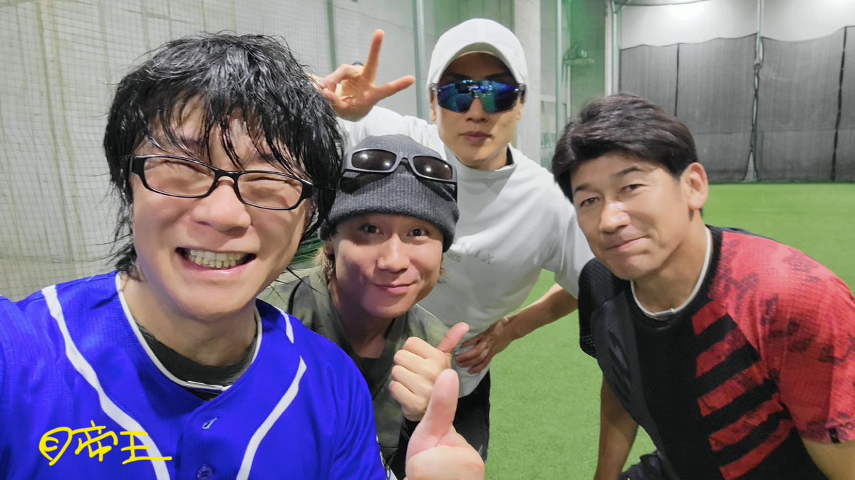 moriax291's tweet photo. おは月！森川智之ら！週末は雨のため試合中止で室内練習だったリーゼントスターズ！　#三浦大輔　＃樽美酒研二　#KIMI　＃森川智之　＃アクセルワン https://t.co/iw04PSTEWB