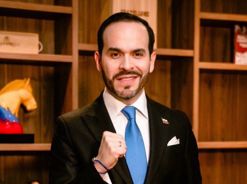 AFpost's tweet photo. Abelardo De La Espriella, a political outsider backed by Trump, ends leftist rule in Colombia after four years under Gustavo Petro, making Colombia the latest Latin American country to elect a “right-wing” leader.

Espriella vows to “hunt narcoterrorists”, representing a dramatic shift from Petro, who fashioned himself as beyond Trump’s influence and authority. Now, Colombia is poised to welcome American influence and collaboration.

Colombia becomes the sixth country in Latin America to flip to a right-wing leader in 3 years.

Follow: @AFpost
