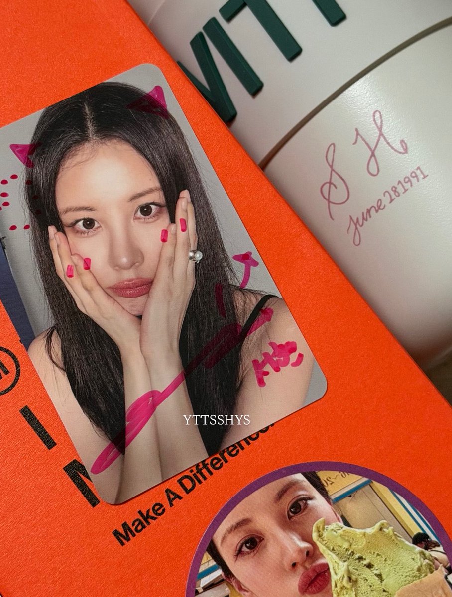 niccha000's tweet photo. ซอฮยอนเปิดงานไซน์ โดยที่แฟนคลับ 50 คน ก็ไม่คาดคิดมาก่อน เซอร์ไพรส์มาก ทุกคนได้นั่งแถวหน้าหมด ซอฮยอนมีตอบคำถาม เซ็นลายเซ็นให้ทีละคน เตรียมของขวัญมาให้ทุกคน ในวันนี้มีรถกาแฟและของว่าง แก้วน้ำที่มีลายเซ็นโลโก้ SH ซอฮยอนออกแบบเอง ถุงเท้า และได้ใช้เวลาร่วมกับซอฮยอนสี่ชั่วโมงกว่าเต็มๆ https://t.co/GaCTXfSWot