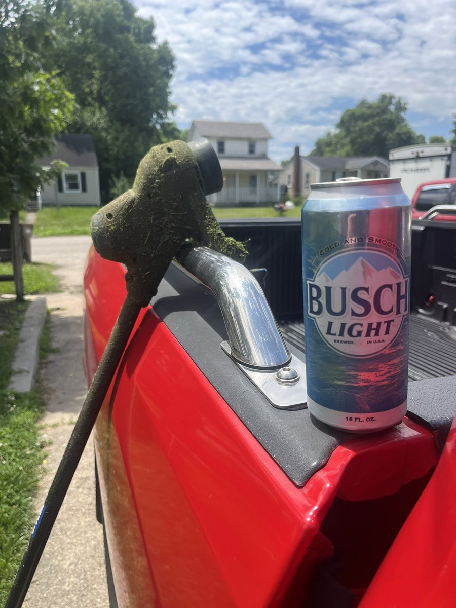 CPhelps_71's tweet photo. Happy Father’s Day to all the dads / step dads/ fathers whoever adopted. 

Did a few things I love this weekend. Fish , mow, and have a crispy crispy 16oz @BuschBeer lite https://t.co/Crco45DXOq